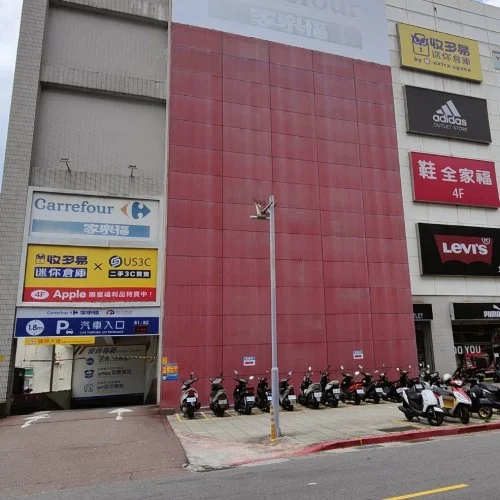 收多易內湖倉庫外觀,位於內湖家樂福內