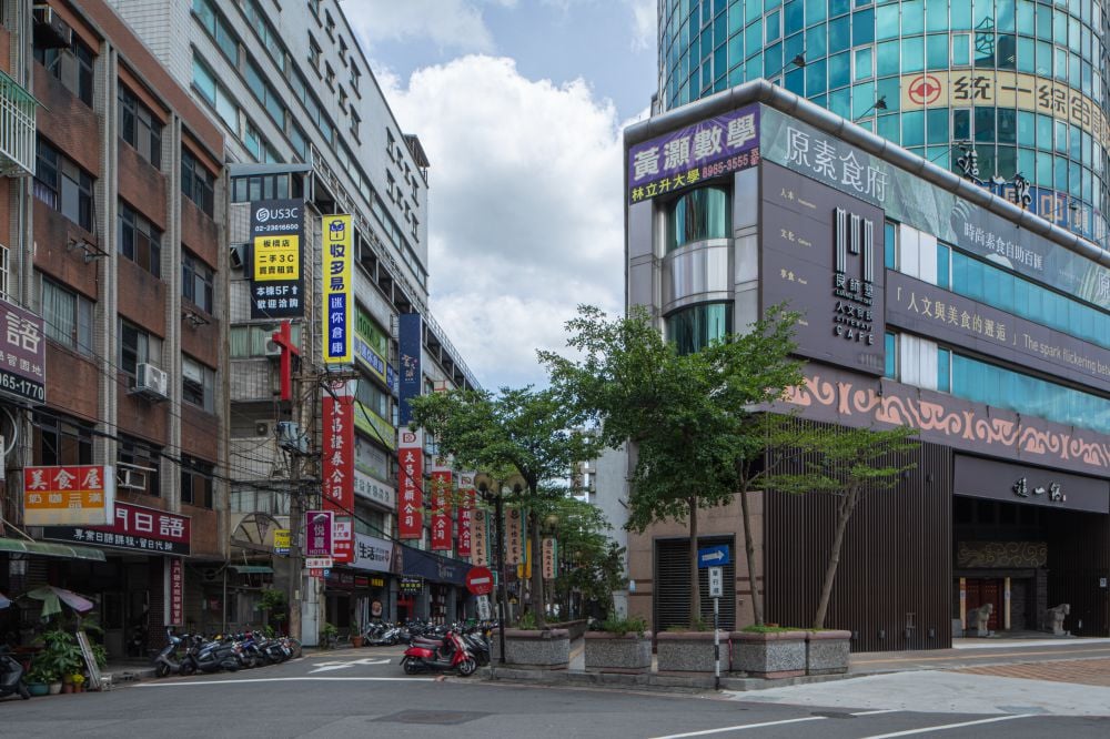 收多易迷你倉庫板橋府中店,提供乾淨安全便利的個人倉儲服務