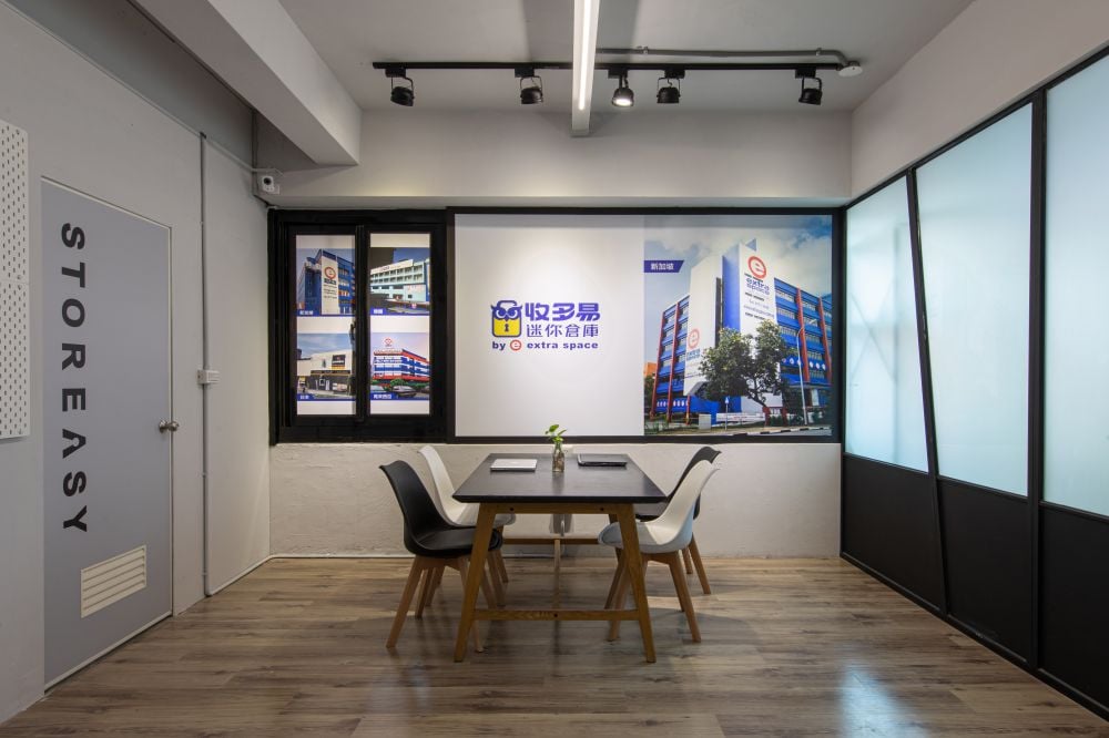 收多易迷你倉庫板橋府中店,設有臨時作業區,承租人可以進行簡易作業
