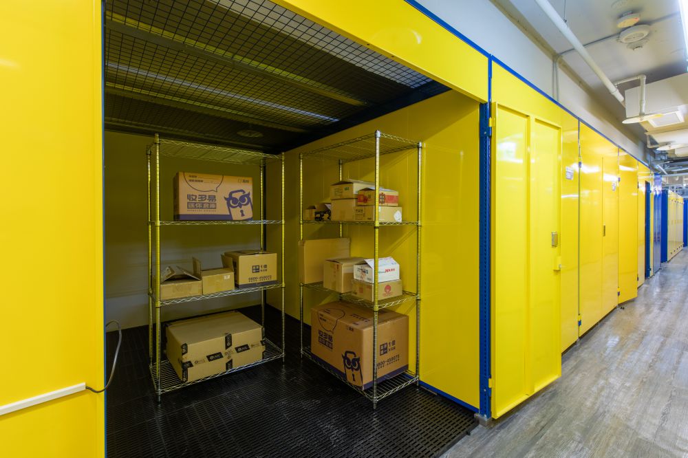 收多易迷你倉庫南港興華店，設有大型倉位，適合搬家裝潢暫存沙發床墊等大型家具