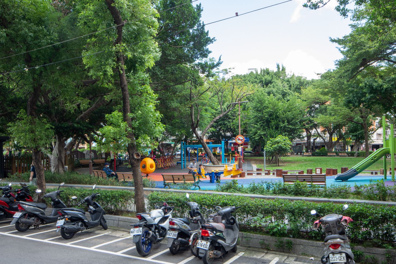 收多易迷你倉庫新莊昌隆店,鄰近福壽公園及新莊昌隆國小