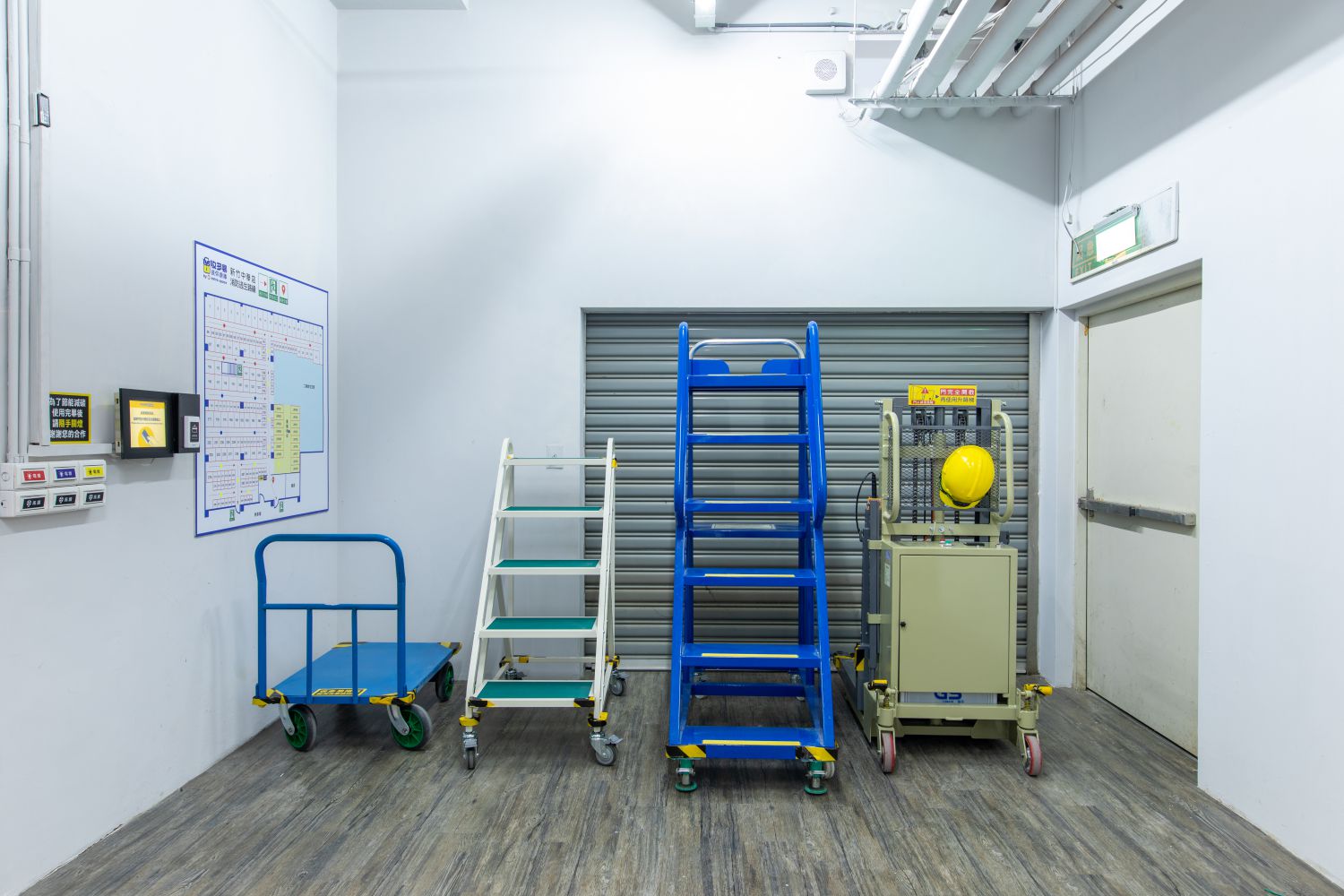 收多易迷你倉庫新竹中華店,場內提供推車等搬運輔具,輕鬆搬運不費力