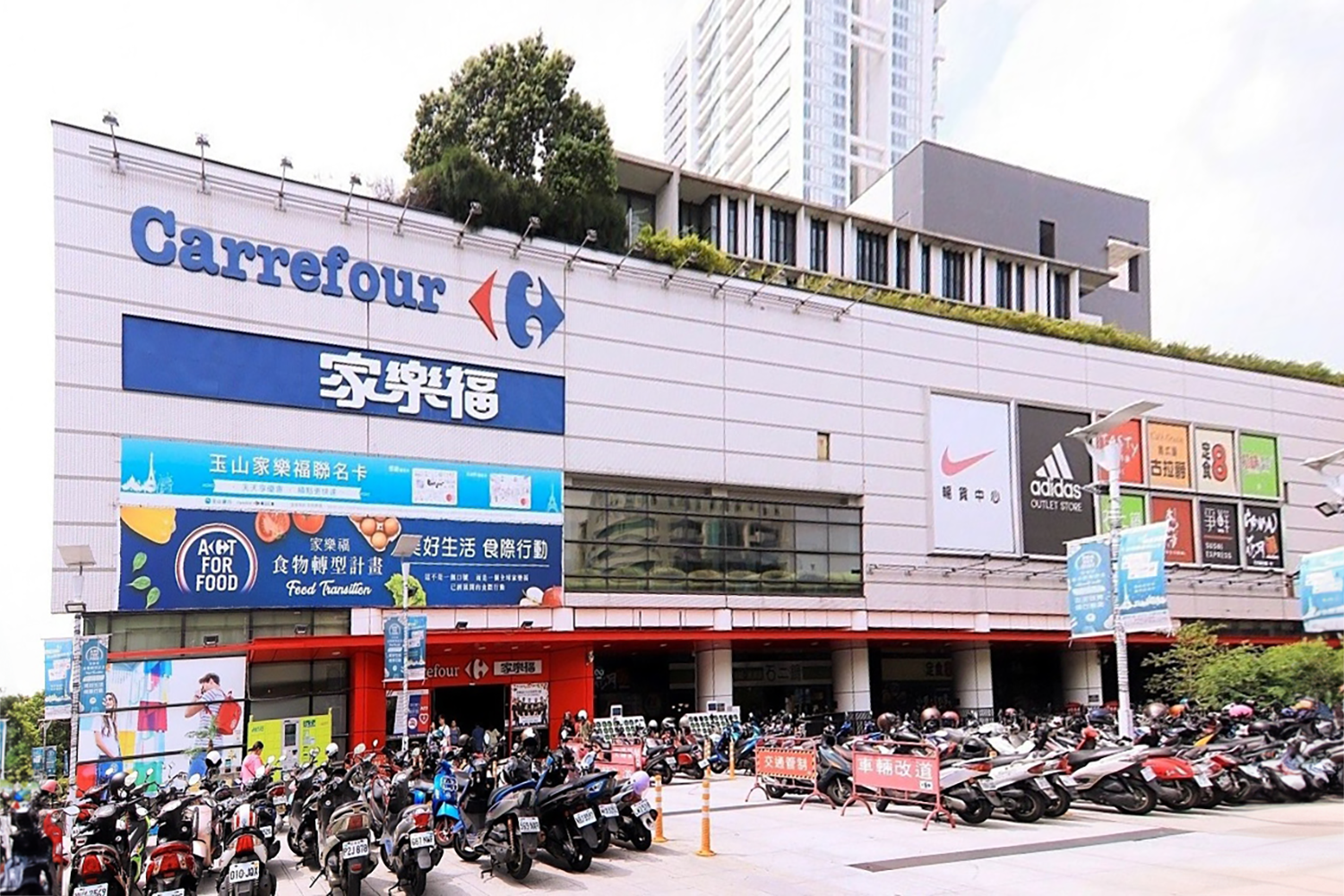 收多易台中青海店位於家樂福台中青海店內，提供優質的個人倉儲服務