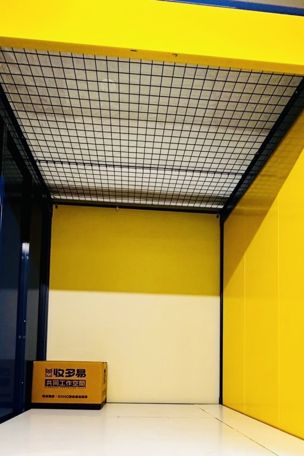 淡水個人小倉庫的上層倉庫，有電動升降梯可使用很省力!